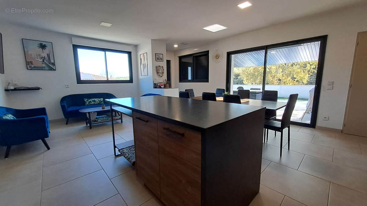 Maison à SAINTE-CECILE-LES-VIGNES