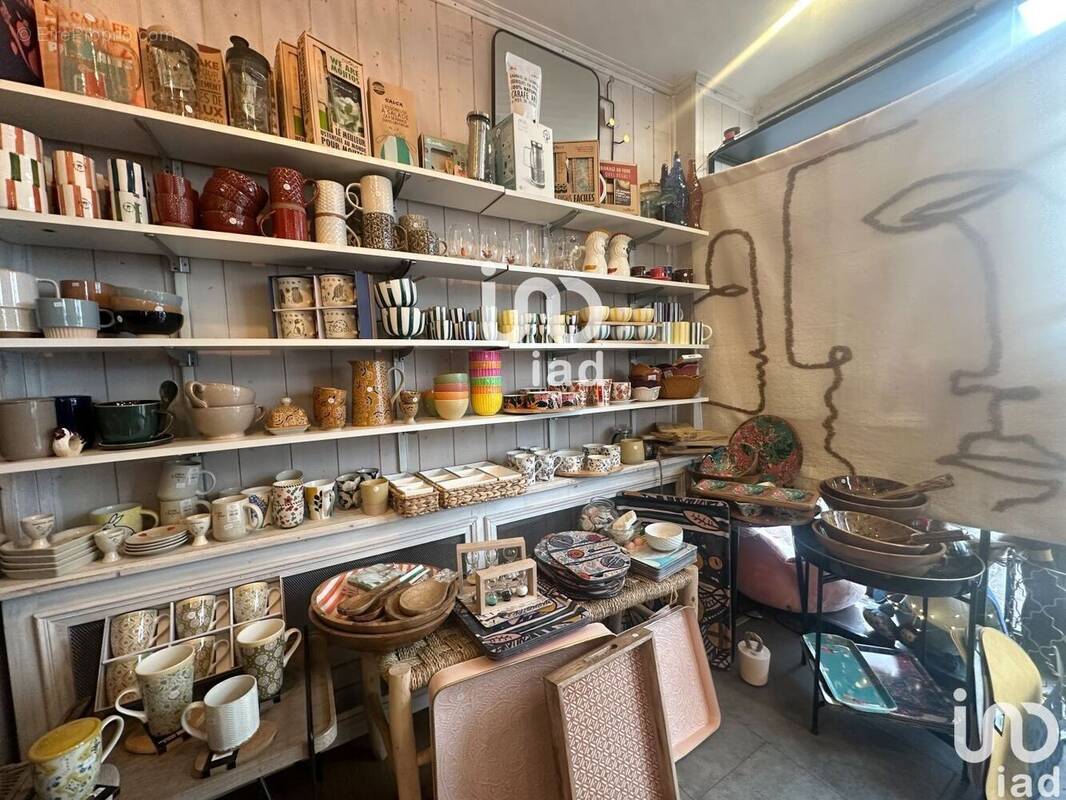 Photo 1 - Commerce à LES CLAYES-SOUS-BOIS