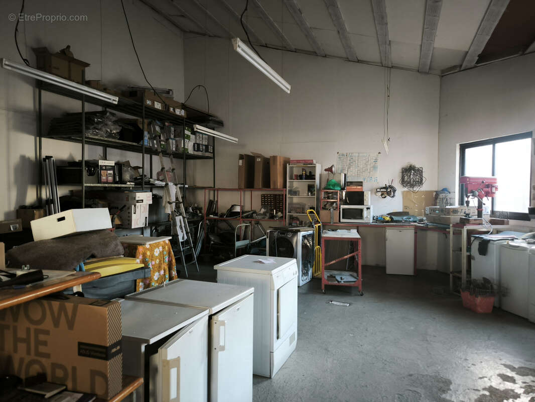 Commerce à SAINT-LAURENT-DE-LA-SALANQUE