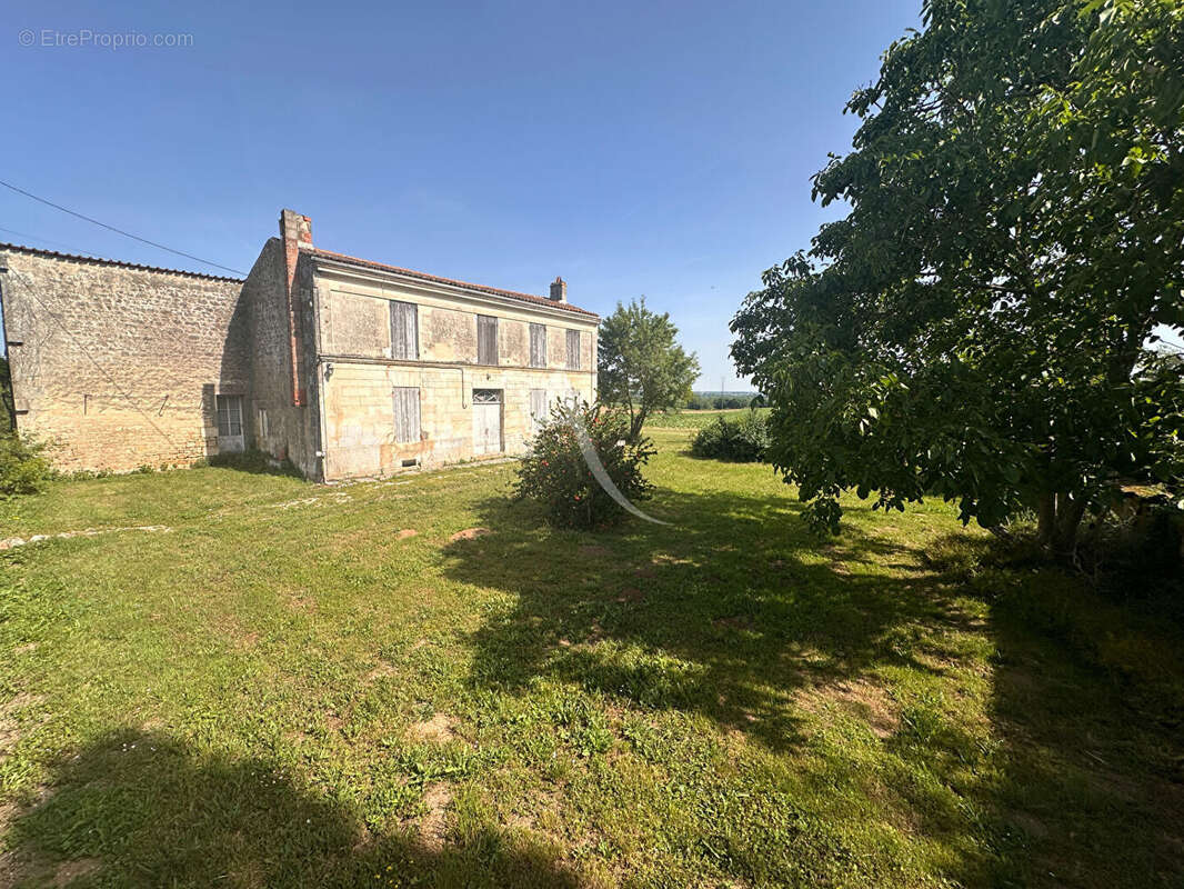 Maison à CRAZANNES