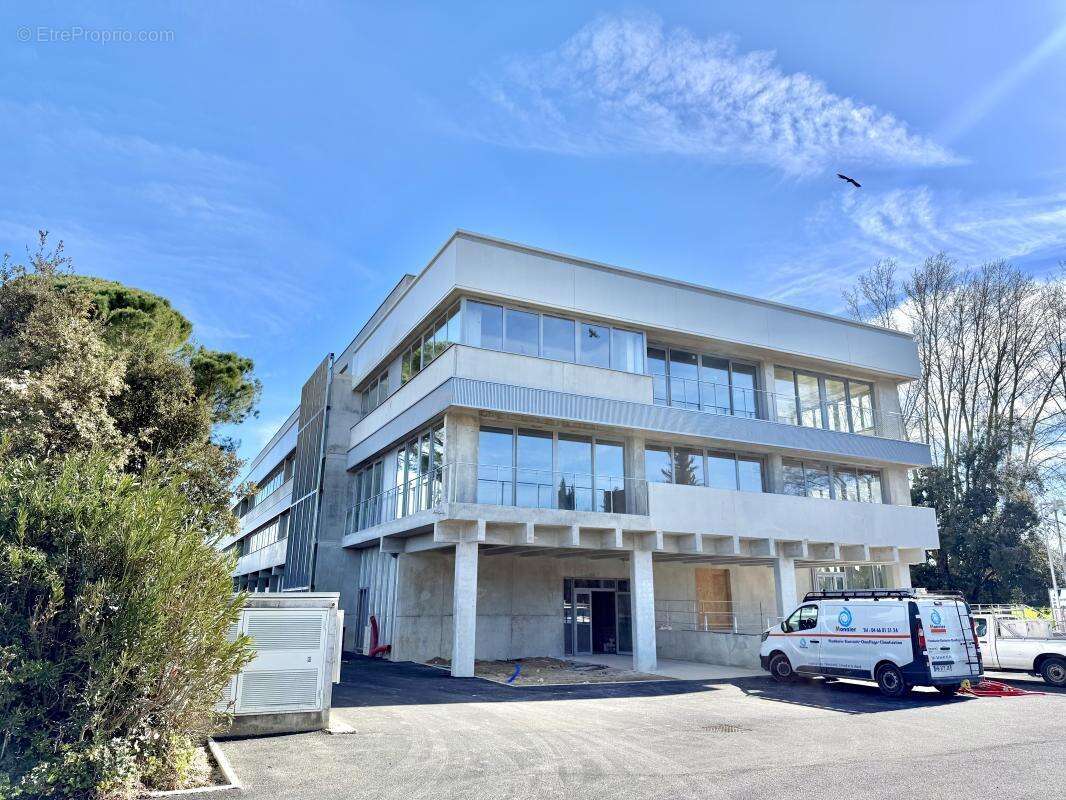 Commerce à BOUILLARGUES