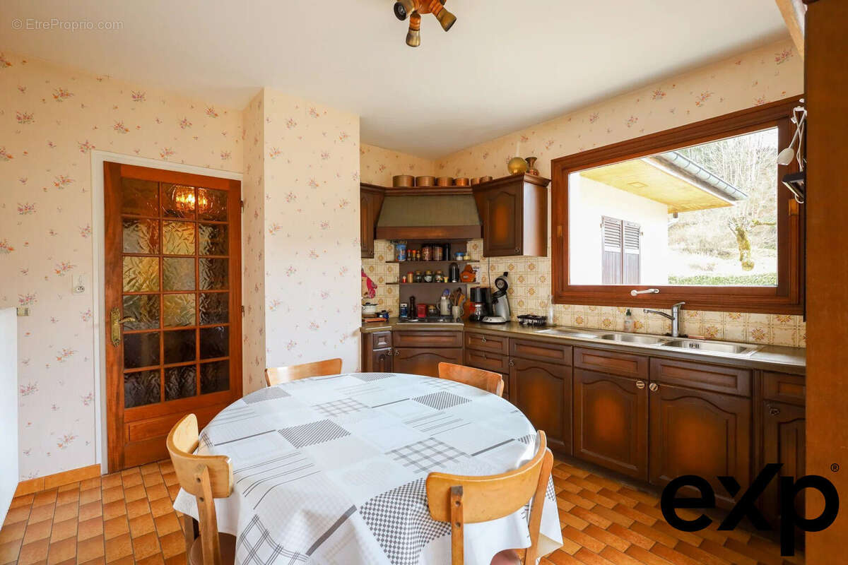 Maison à CHEZERY-FORENS