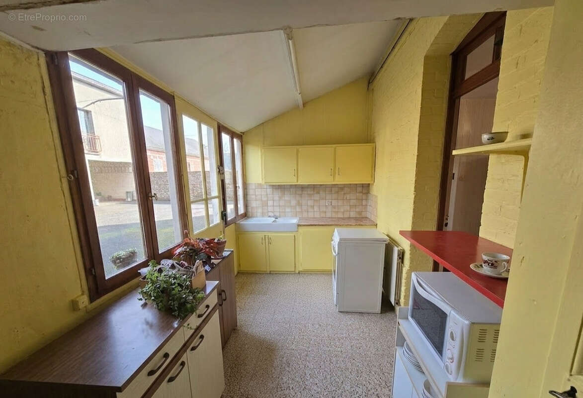 Maison à MENESLIES