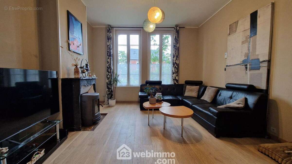 L'espace salon, chaleureux et... - Maison à LAON