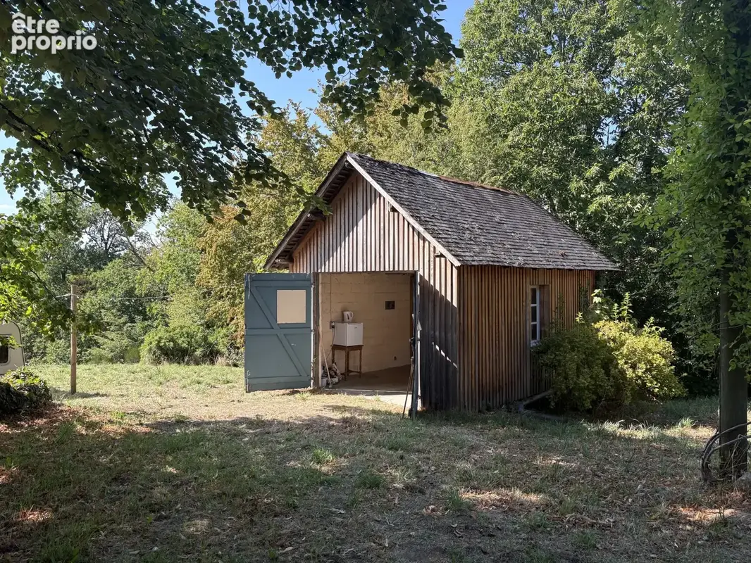 Beyssac : Fermette avec maison d'habitation, grange Auvergnate avec grand espace studio et 1,54 hectares du te - photo 14