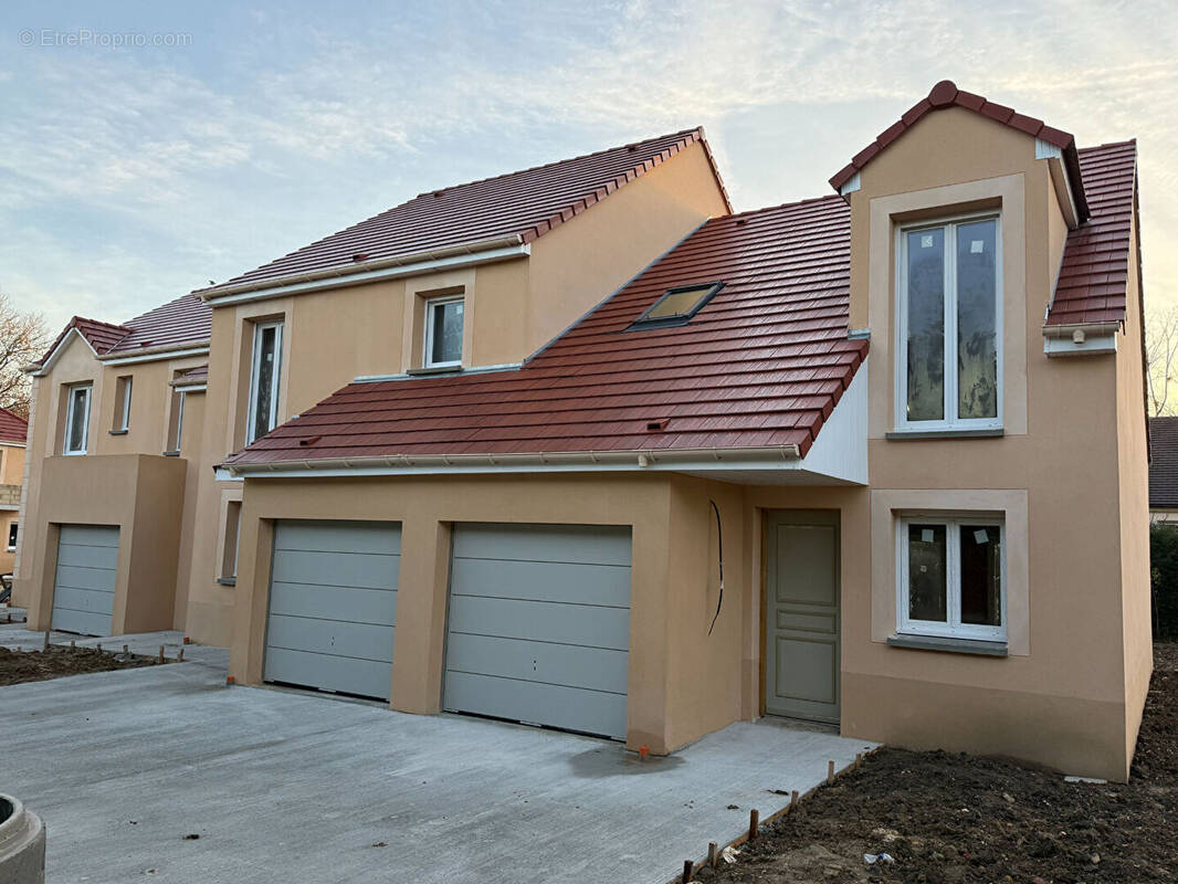 Maison à VERT-LE-GRAND