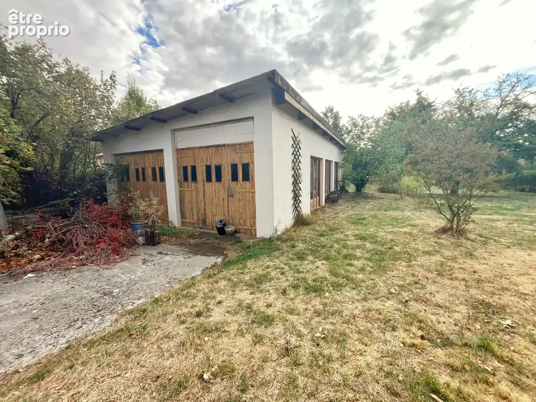 Maison Crepieux terrain 2500 m2 - photo 9