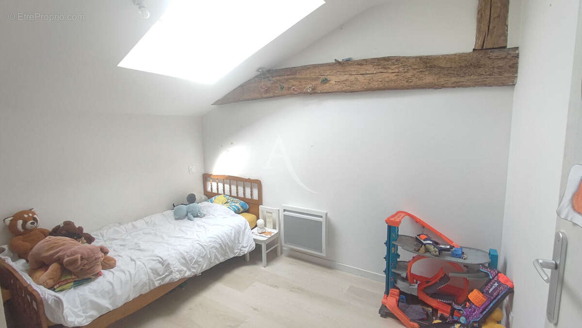 À quelques minutes d'Aizenay  Magnifique grange en pierre rénovée sur plus de 2 970 m² de terrain - photo 11