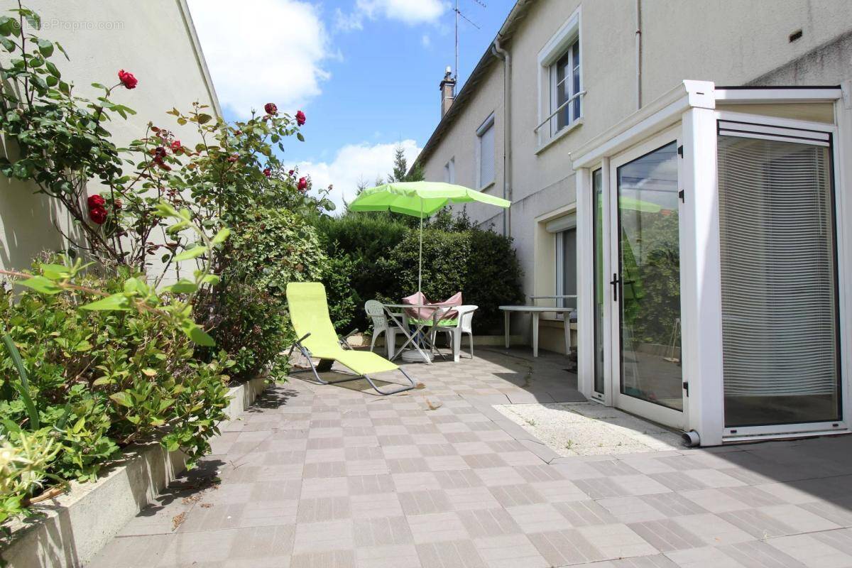 Appartement à LES CLAYES-SOUS-BOIS