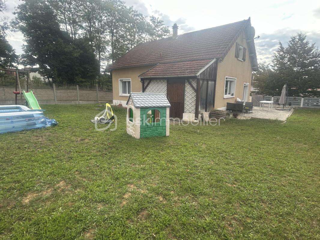 Maison à CERNY