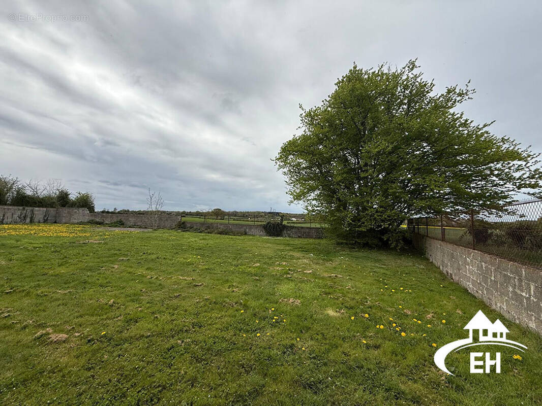 Terrain à L&#039;AIGLE