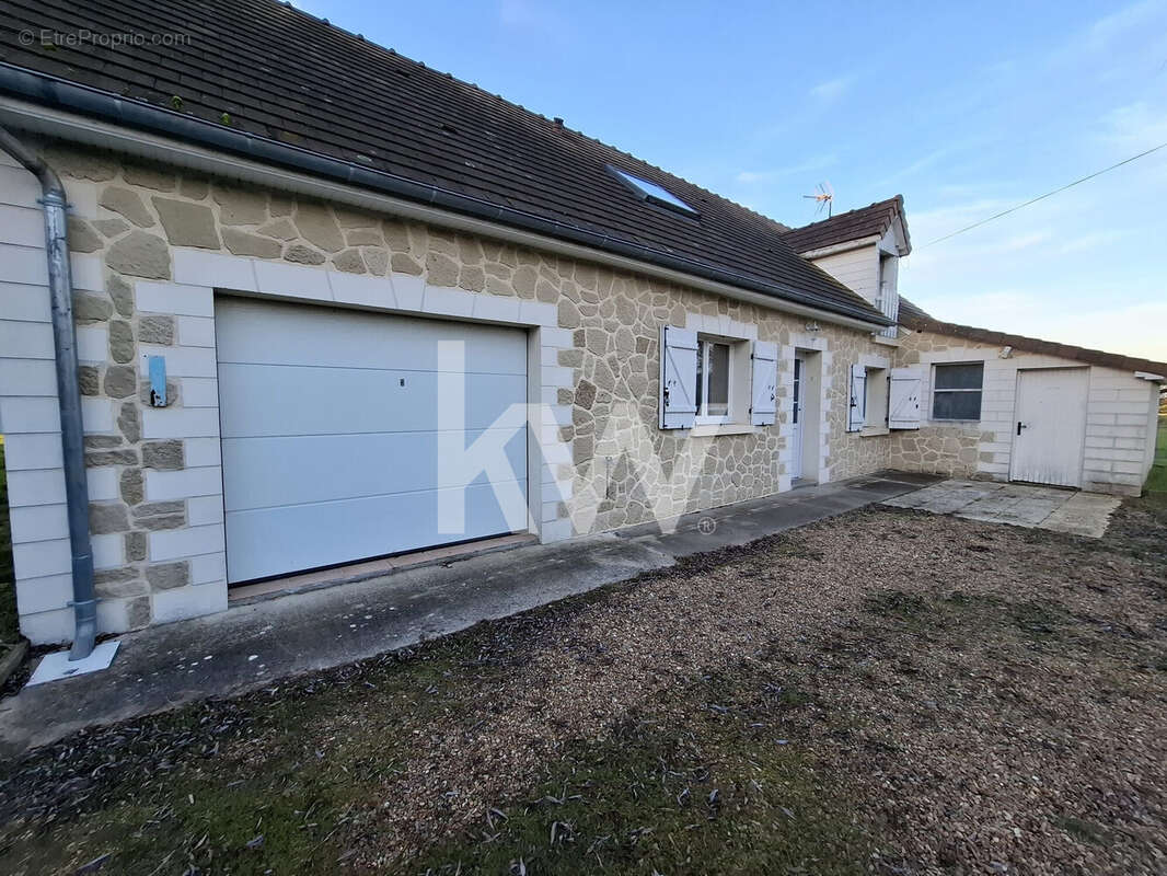 Maison 160 m² à Prunay-Cassereau  - photo 7