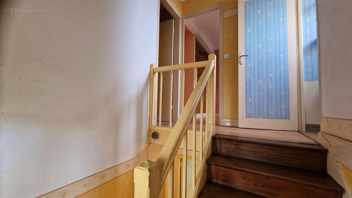 Amiens nord : maison t4 avec cave a renover - photo 6