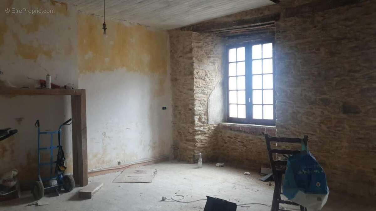 Commerce à MAGNAC-BOURG