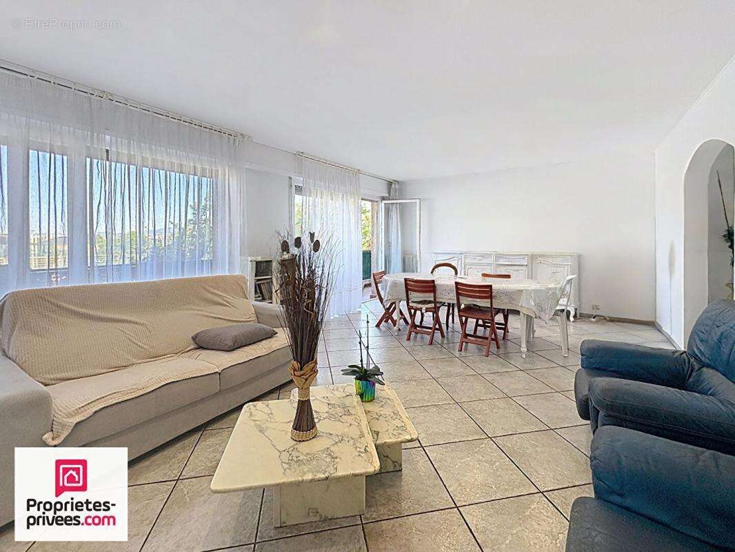 Marseille Appartement T4 st tronc balcons cave et stationnement - photo 7