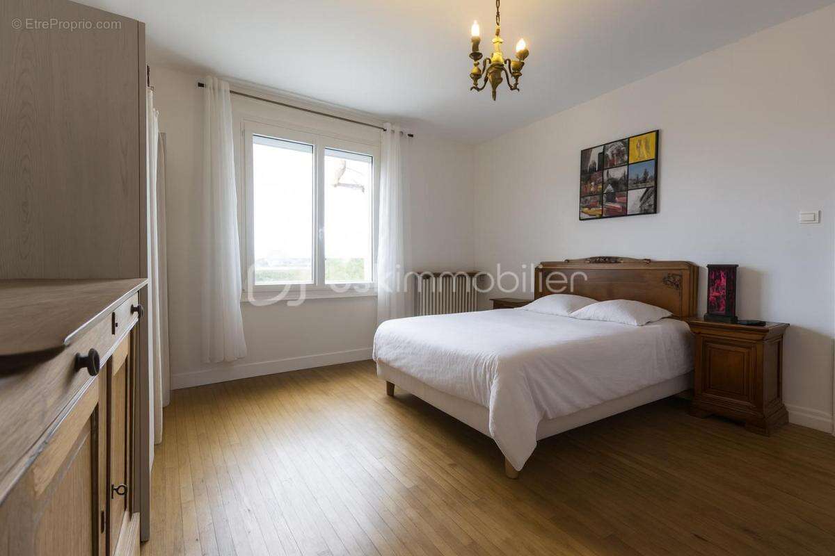 Maison à PIERRE-BUFFIERE