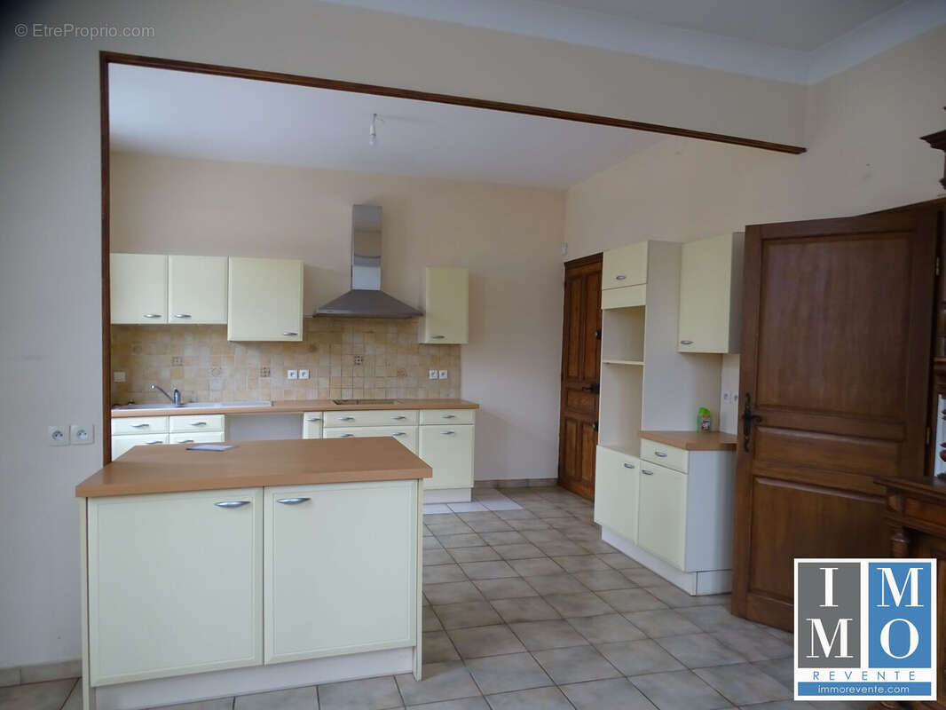 Maison à DUN-SUR-AURON