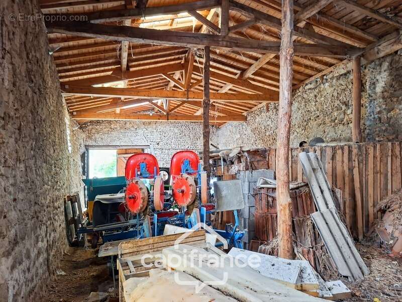 Maison à CELLES-SUR-DUROLLE