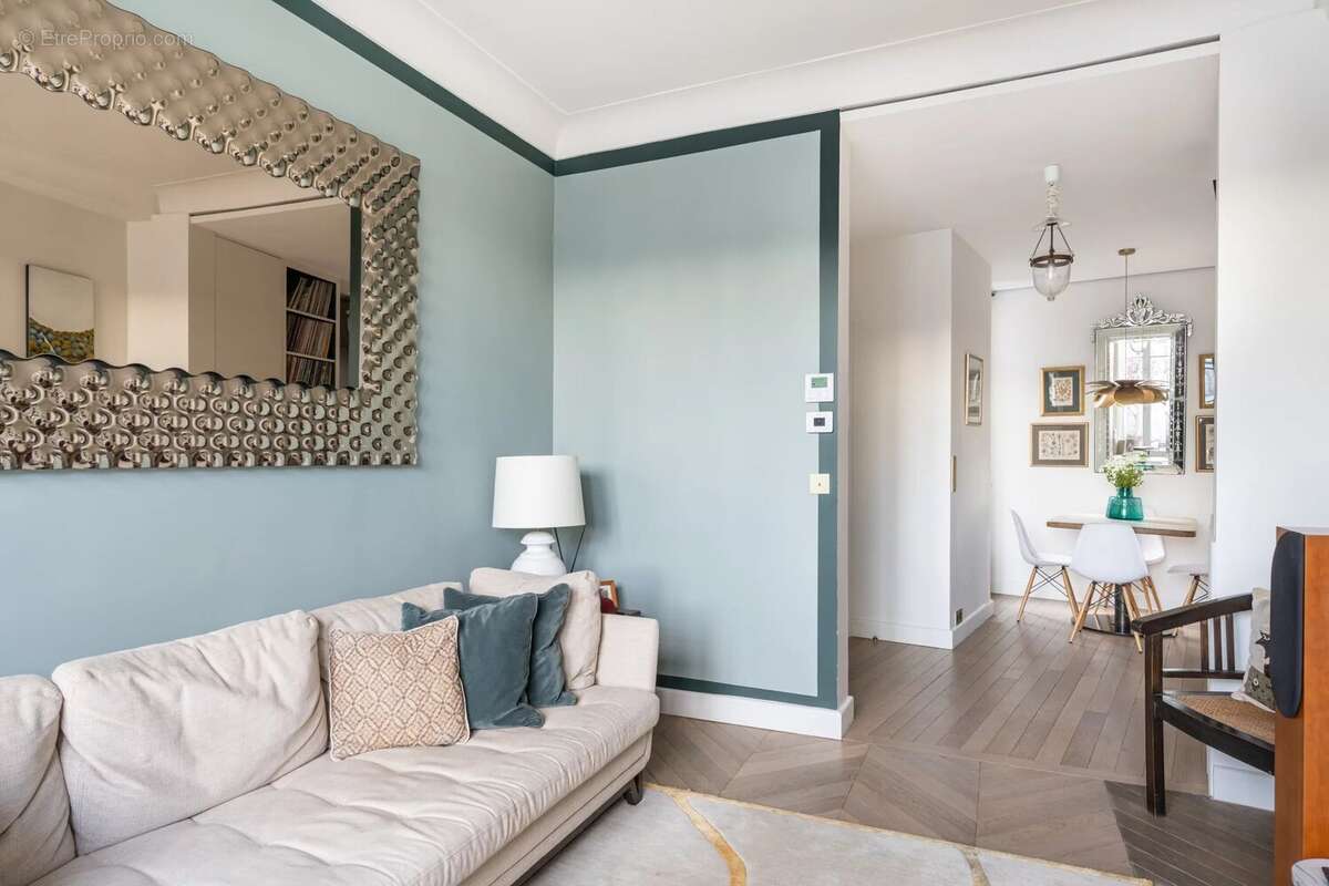 Appartement à PARIS-16E