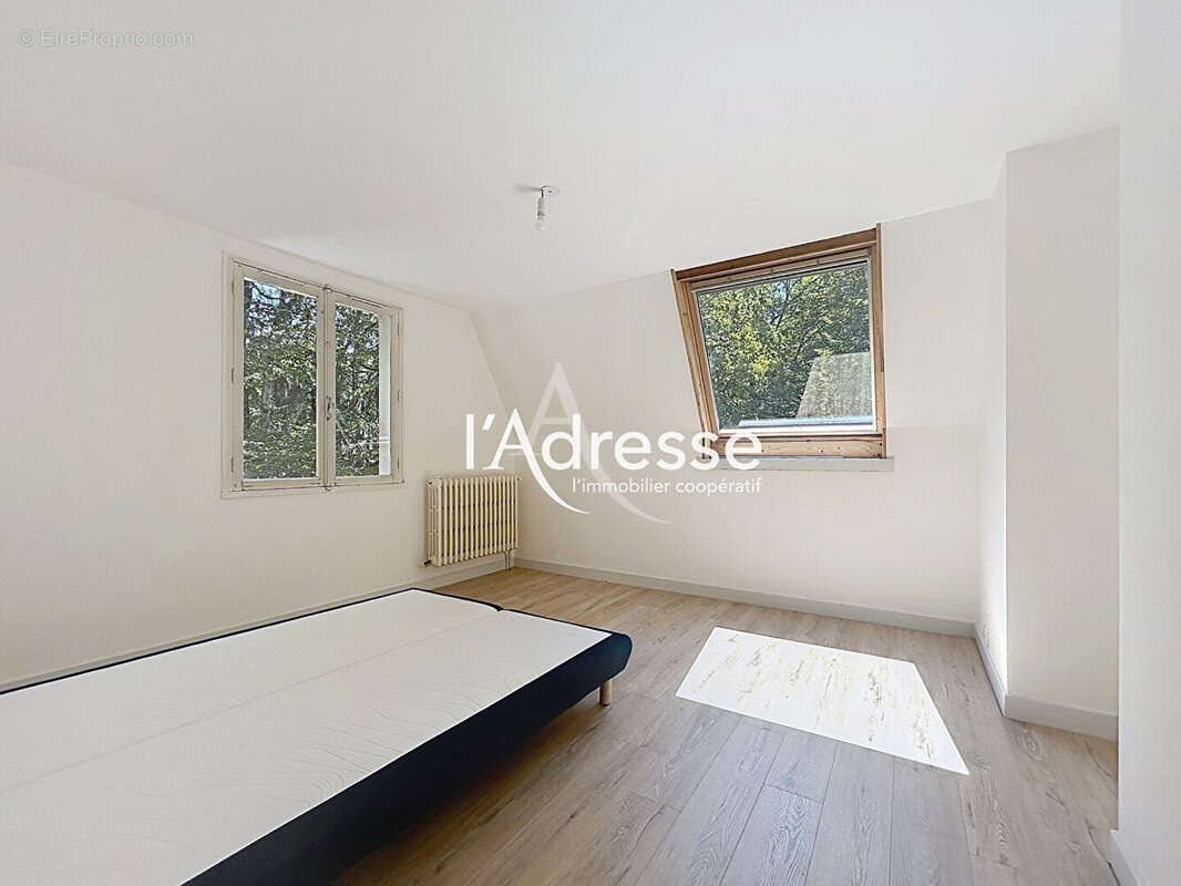 Maison d'architecte à vendre à Chambray-lès-Tours - 215m² sur terrain de 2500m² - photo 10