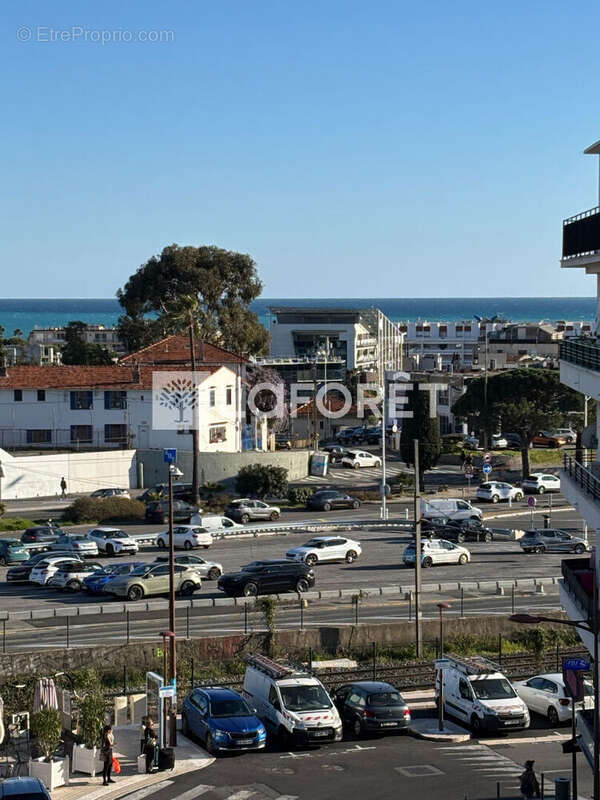 Appartement à SAINT-LAURENT-DU-VAR