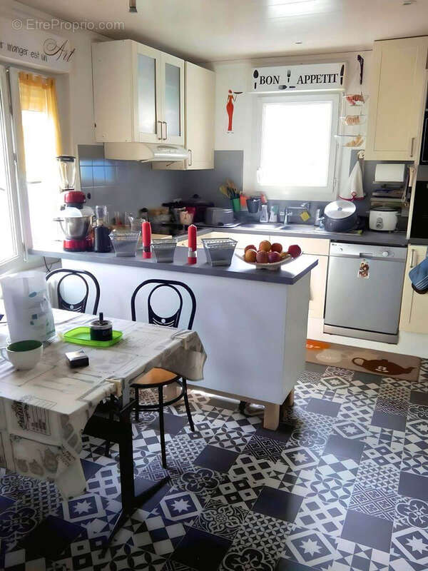 Rare à Coutras   Maison familiale 133 m2 avec potentiel locatif   Vente à terme libre - photo 6