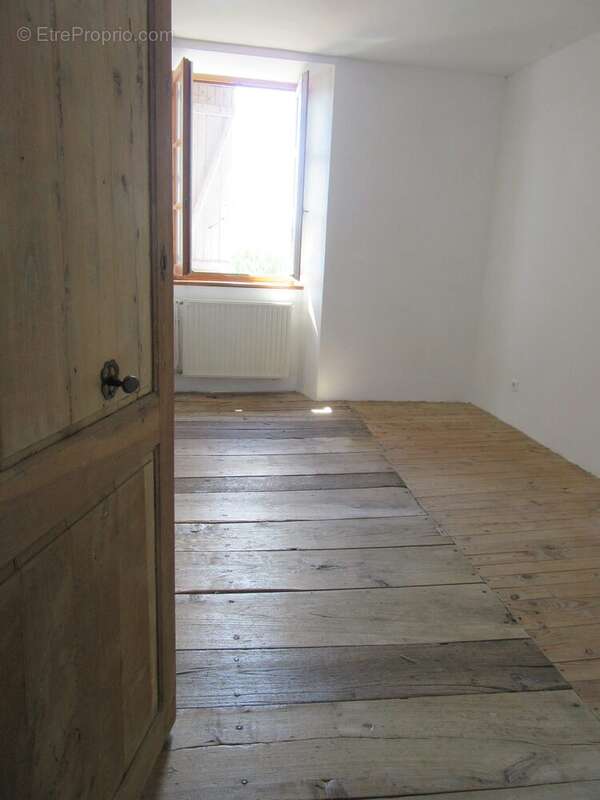 Maison à SAINT-CHRISTOPHE-VALLON