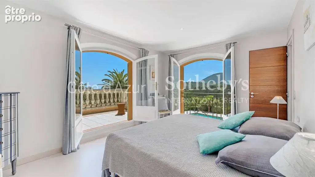 Élégante bastide de prestige avec vue panoramique sur la baie de Cavalaire-sur-Mer - photo 12