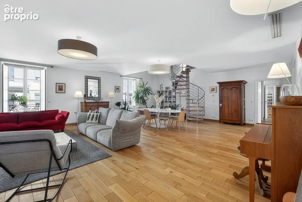 Chambéry centre - Appartement Bourgeois d'exception de 194 m2 - Dernier étage - Ascenseur - PMR - Parking - photo 19
