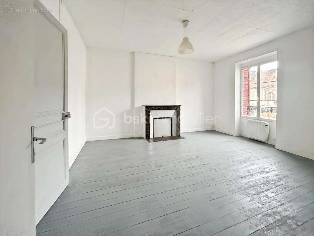 Maison à SAINT-JULIEN-DU-SAULT