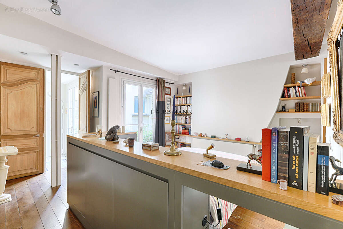 Appartement à PARIS-1E