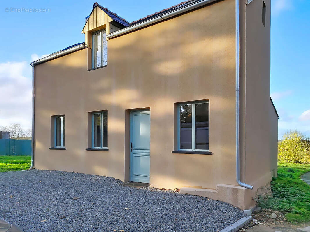Maison à BAZOUGES-LA-PEROUSE