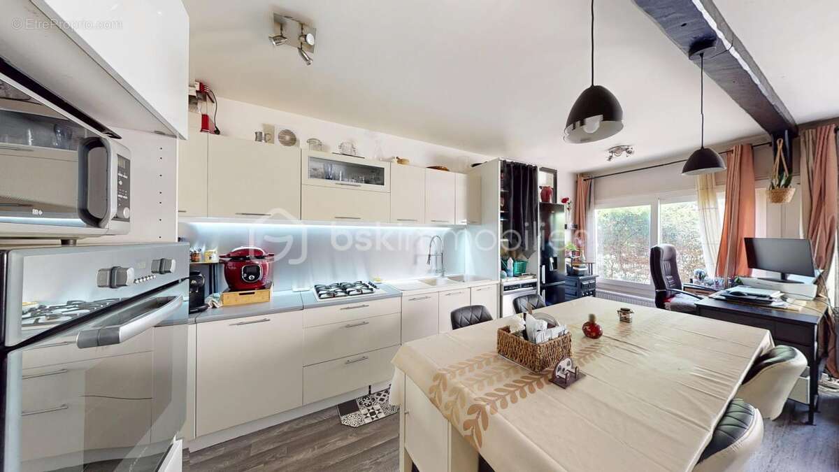 F4 en très bon état ! 3 chambres, loggia et espace extérieur !! - photo 17
