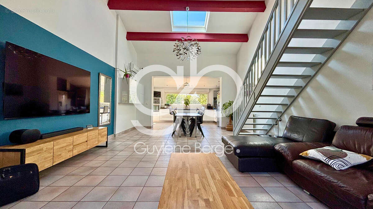 Villa T6 familiale avec piscine à Pérols   Quartier résidentiel recherché aux portes de Montpellier - photo 6