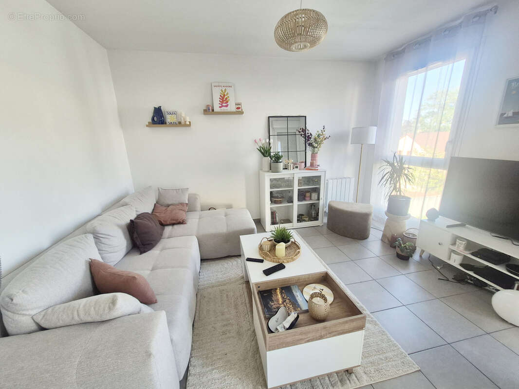 Appartement à MEYZIEU