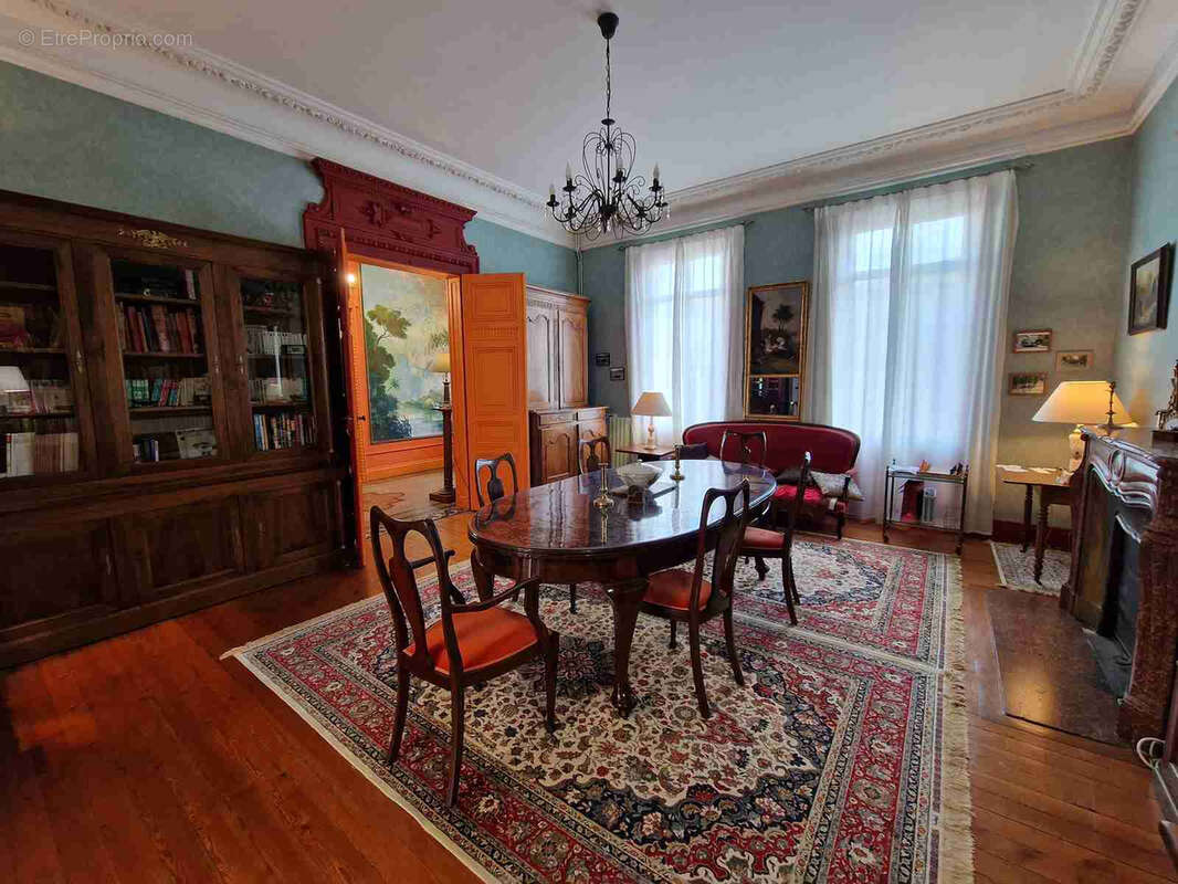 Maison de maître avec dépendances et piscine - photo 19
