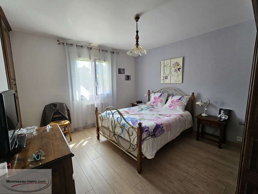 Maison à CHEVAGNY-LES-CHEVRIERES