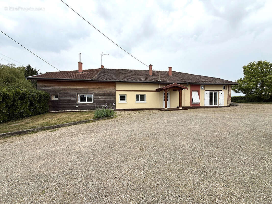 Maison à CONFRANCON