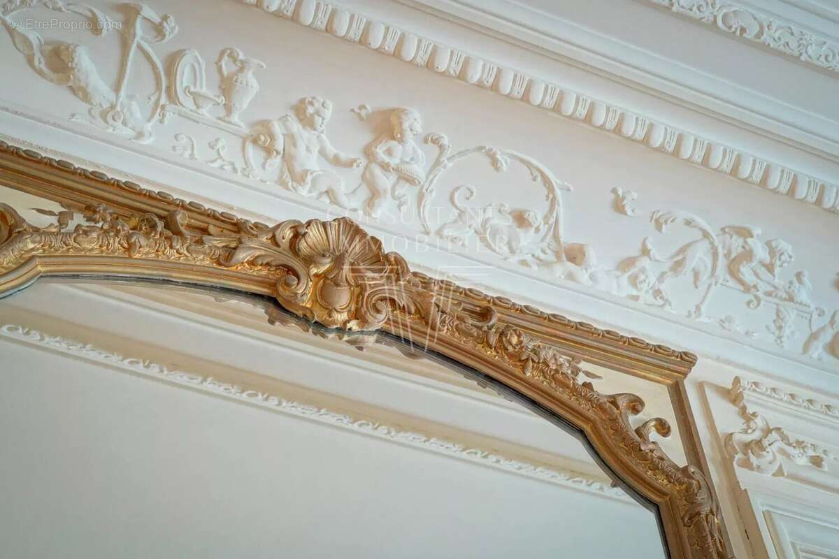 Appartement à PARIS-8E