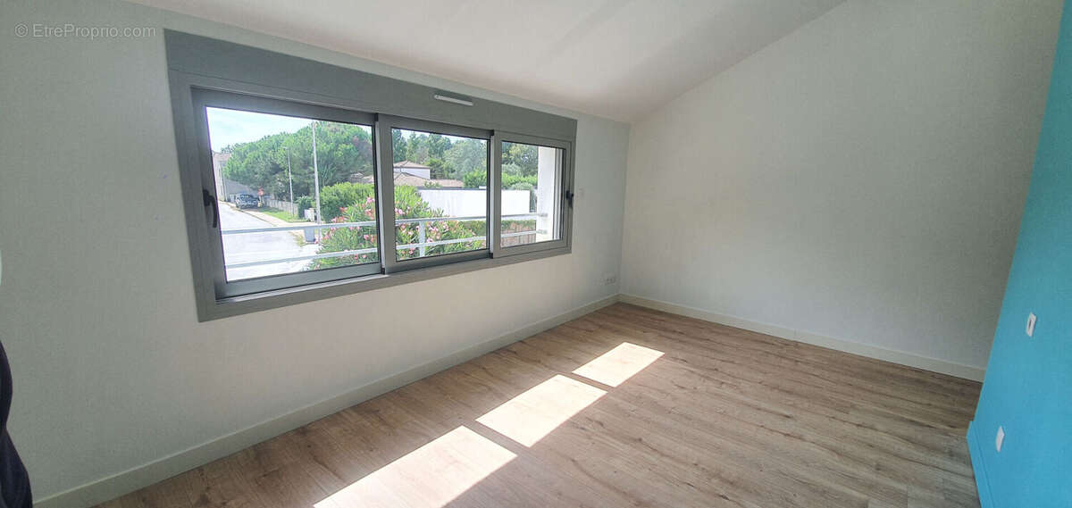 Maison à SAINT-LAURENT-DE-LA-PREE