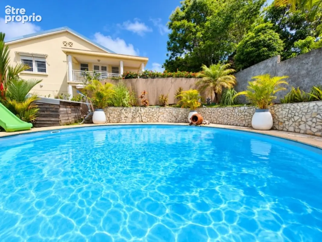 A vendre - Fort de France Quartier Didier -  Villa T6 avec jardin, terrasse, carbet et piscine - photo 10
