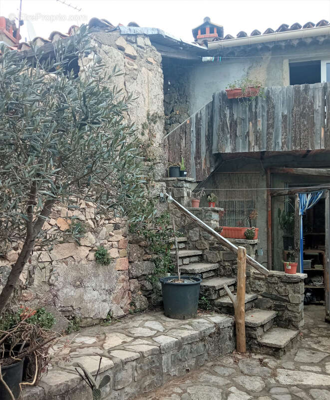 Maison à SAINT-ROMAN-DE-CODIERES