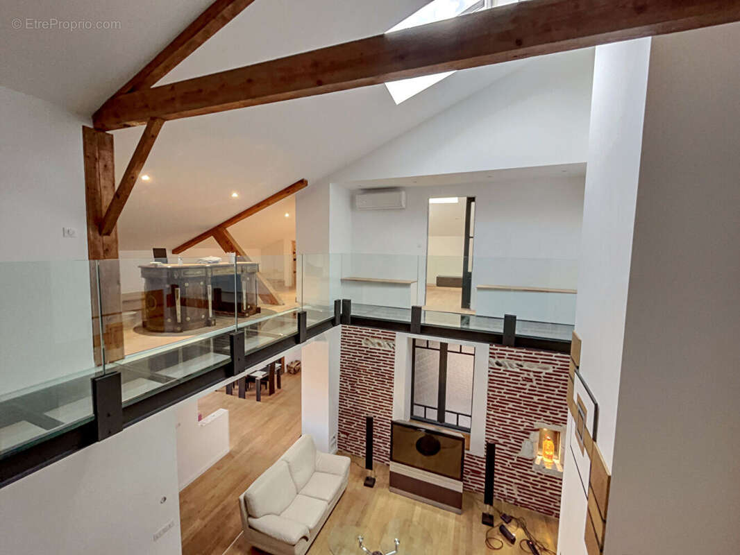 Appartement à CAZERES