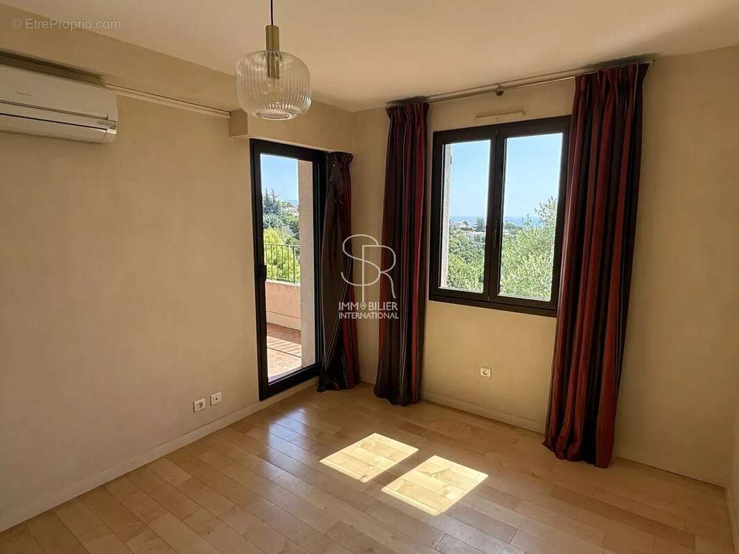 Appartement à VILLENEUVE-LOUBET