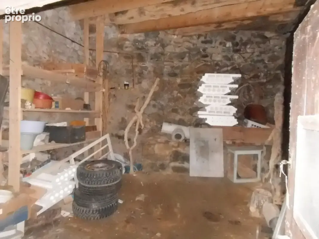 Maison de village sur 2 niveaux avec garage d'environ 70 m2 à Olliergues - photo 8