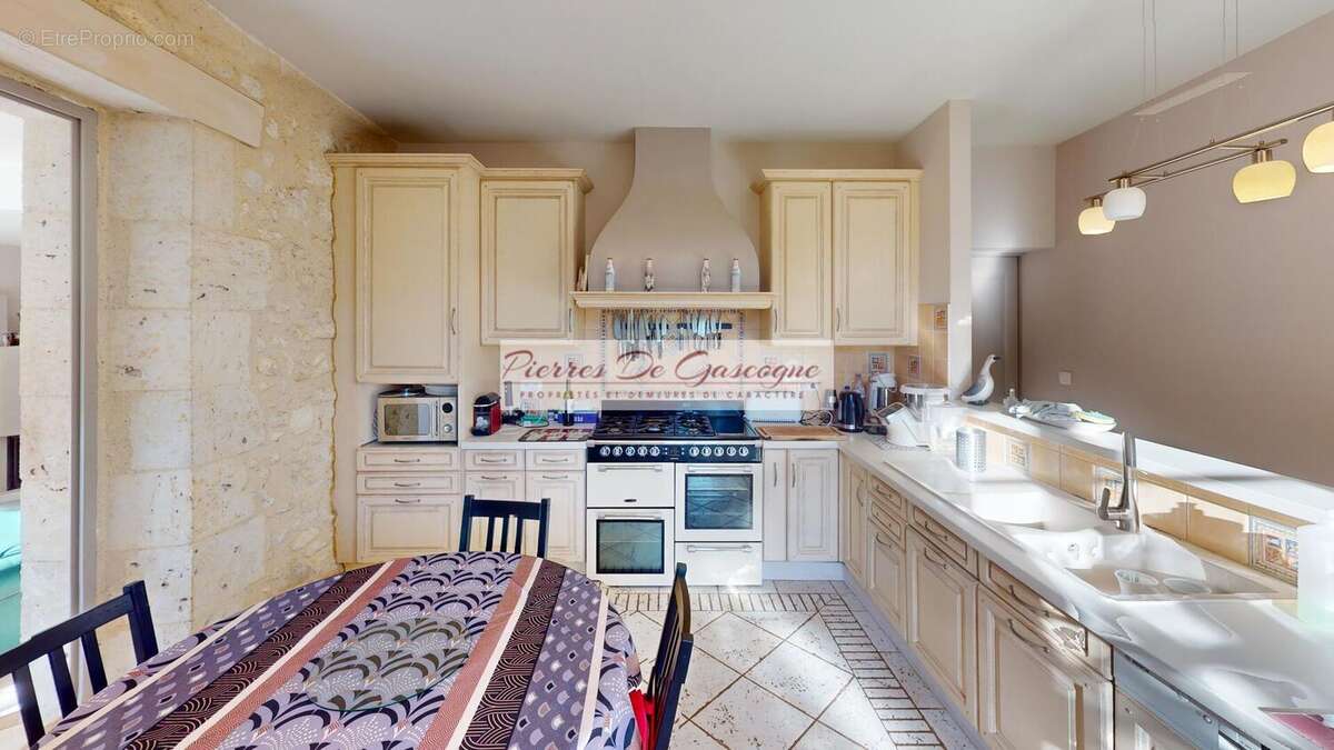 photocf8523f7e097f84997e2d5120f8ba29d - Maison à CASTERA-VERDUZAN