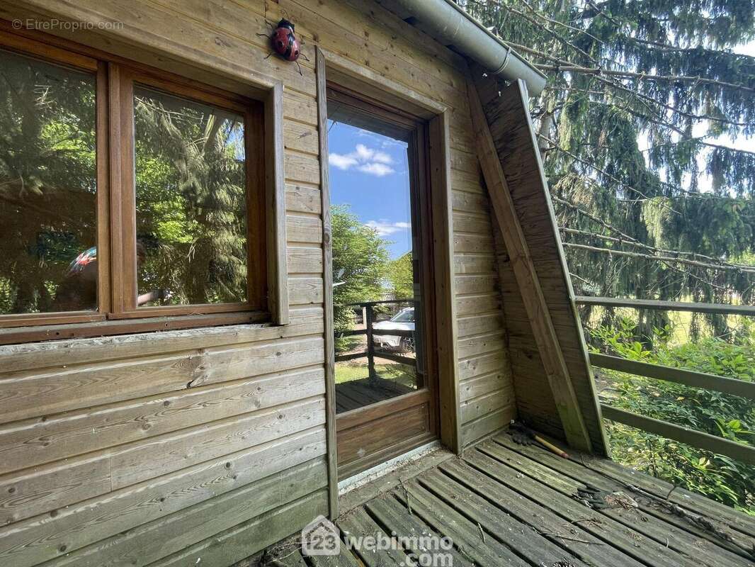Avec cabane isolée, - Maison à VIVONNE