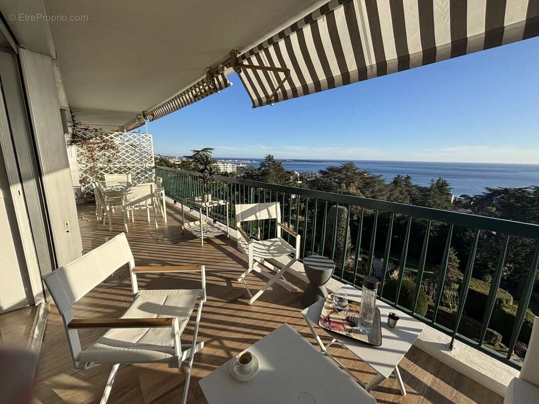 VENDU - CANNES - CROIX DES GARDES - DANS UN ÉCRIN DE BEAUTE   108 m2 élégants, vue époustouflante sur le Palm Beach, Les Iles de - photo 14