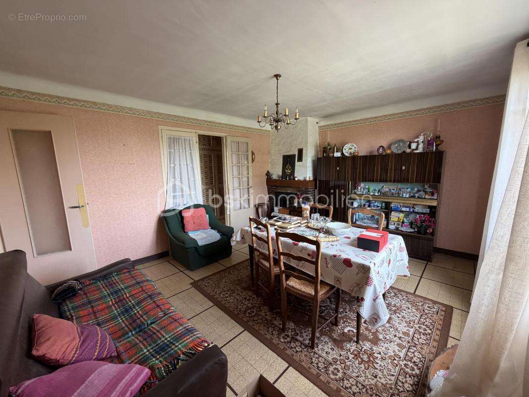 Maison à QUIERS-SUR-BEZONDE