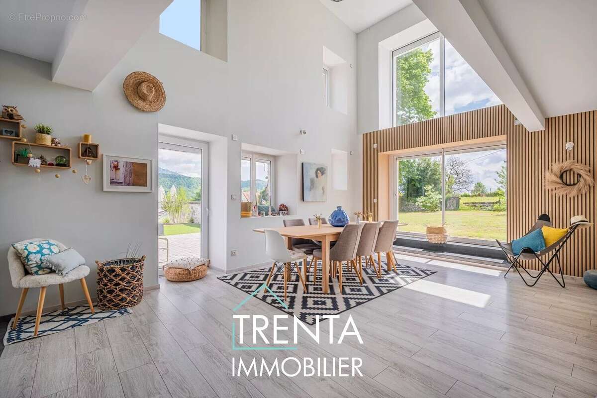 Maison à SAINT-ETIENNE-DE-CROSSEY